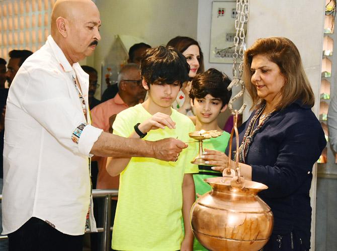 The Roshan family performed puja of the Shivaling at the temple and sought blessings too.