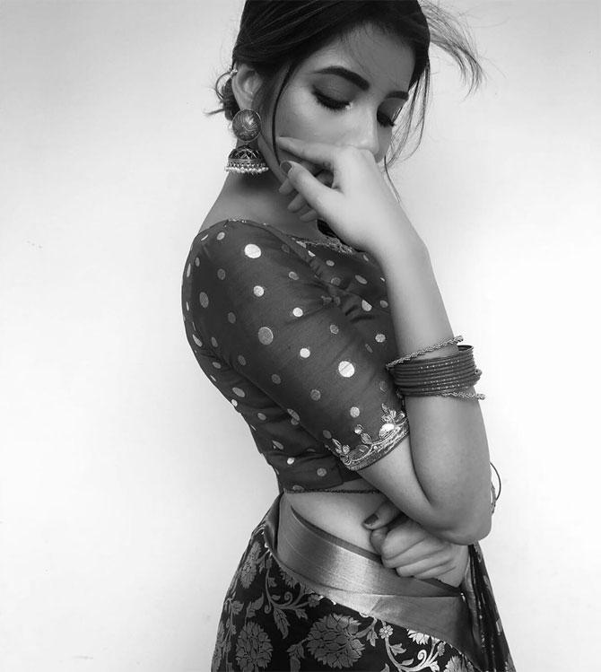Priyanshee Das on Instagram: “This too shall pass.” | Girl photography poses,  Photography poses women, Indian photoshoot