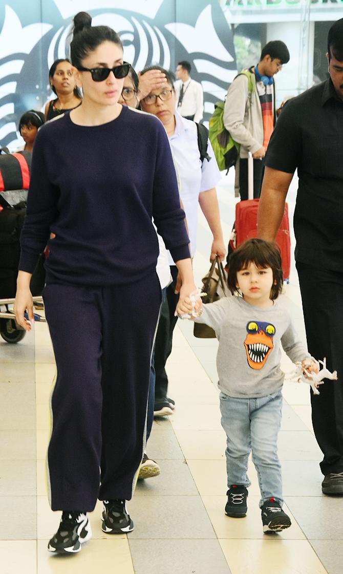 Kareena Kapoor Pante Sex - Kareena Kapoor with Taimur, Twinkle Khanna with Nitara at Mumbai Airport