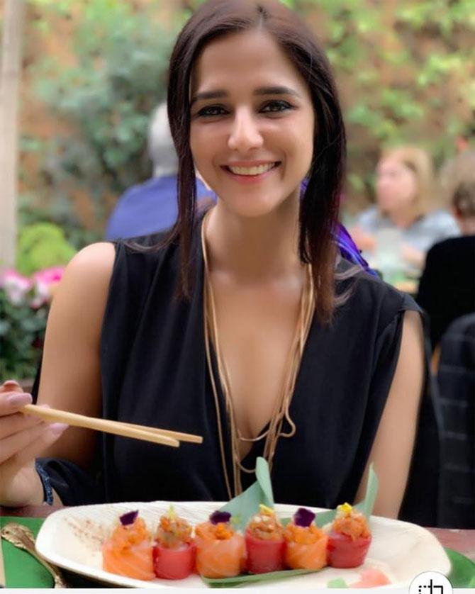 However, Shipra Khanna is as fashionable as a style icon. She looks ravishing when she dons clothes which are black-coloured. 