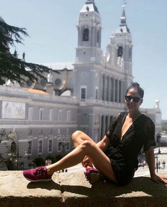 Shipra Khanna who is also a travel addict is of the opinion that one should be themselves in every situation. 