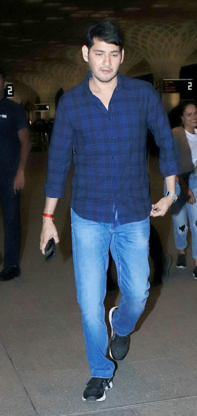 Mahesh Babu was also spotted at his casual best at the Mumbai airport. The actor sported a checkered shirt, paired with basic denim during the outing.
