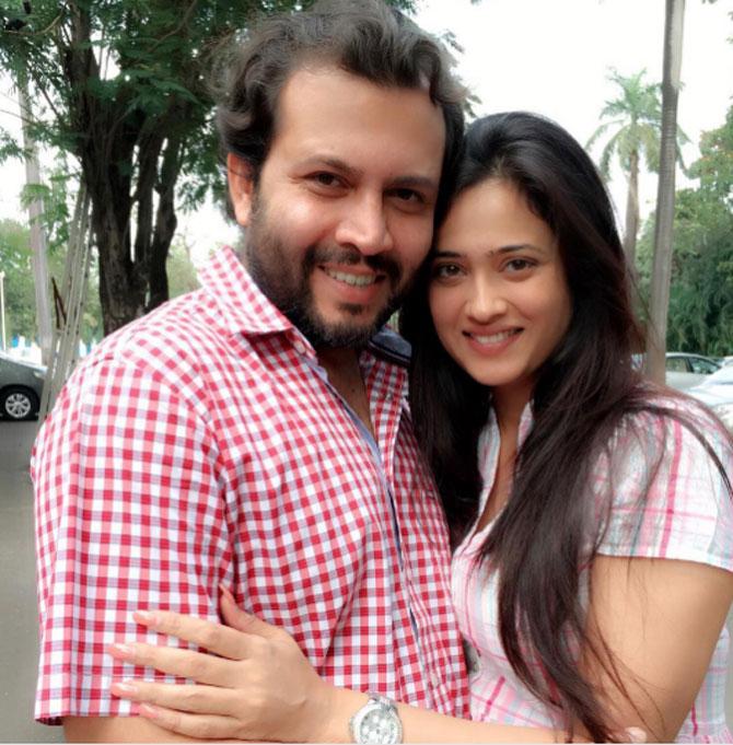 Shweta Tiwari and Abhinav Kohli:  Shweta Tiwari has had a tough personal life involving her marriages. After Raja, Shweta tied the knot for the second time with Abhinav Kohli, and due to unfortunate circumstances, that marriage couldn't last long either. Shweta separated from her second husband in a bitter way, after accusing him of physically harming her daughter and domestic violence.