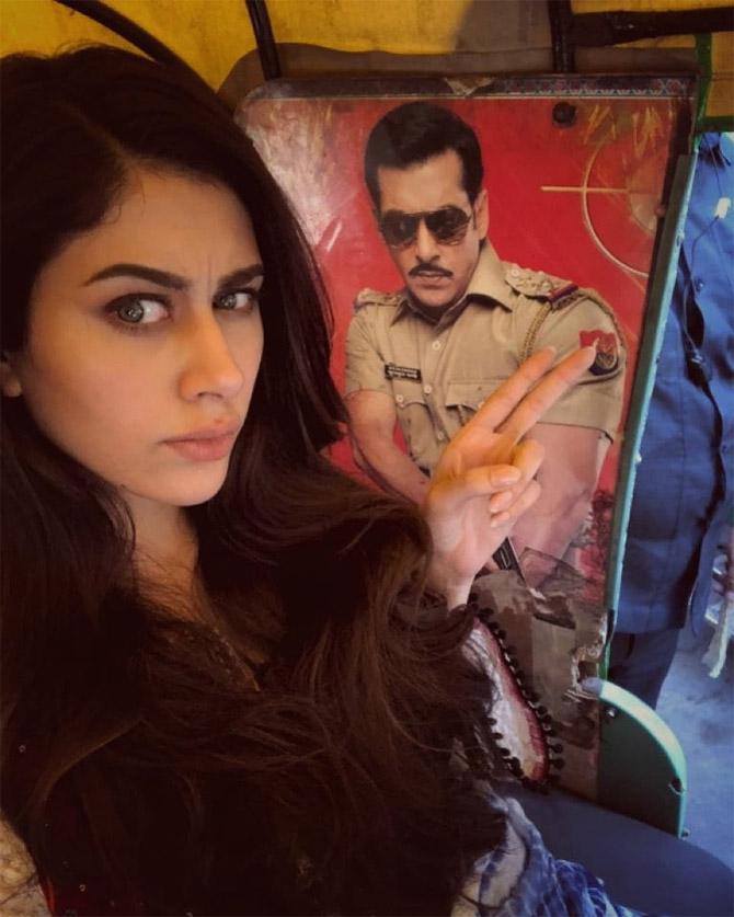 After grooving to Badshah's tunes, Warina Hussain got lucky as got the opportunity to dance with Salman Khan in Munna Badnaam Hua from Dabangg 3.