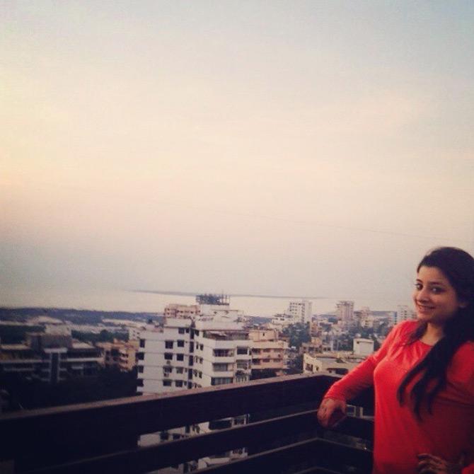 Natasha shared this picture when she visited her aunt's residence at Pali Hill in Bandra. In the picture, Natasha can be seen a birds-eye view of the Pali Hill as she is all smiles for the camera.

