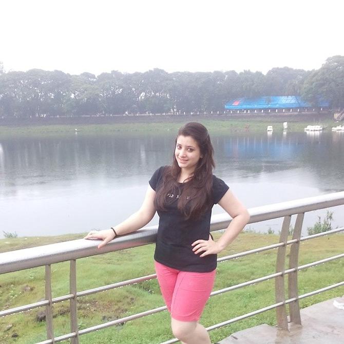 Natasha shared this picture from her morning walk during the rainy season at Lake Upwan in Thane. In the picture, Natasha can be seen posing for the lenses with her infectious smile.
