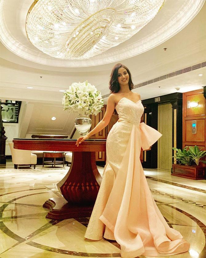 Shivani Jadhav wore a floor-length white gown with a baby pink coloured cloth length hanging in front. The length gave an elegant and graceful look to her. She gave a candid pose as she left her tresses open.