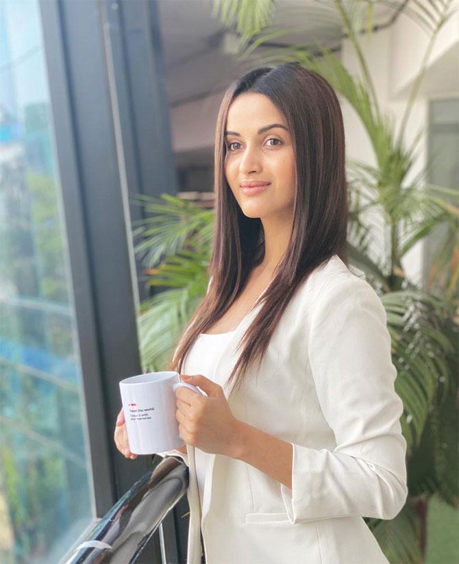 As Shivani holds a mug and a smile on her face, she surely looks nothing short of an enchantress!