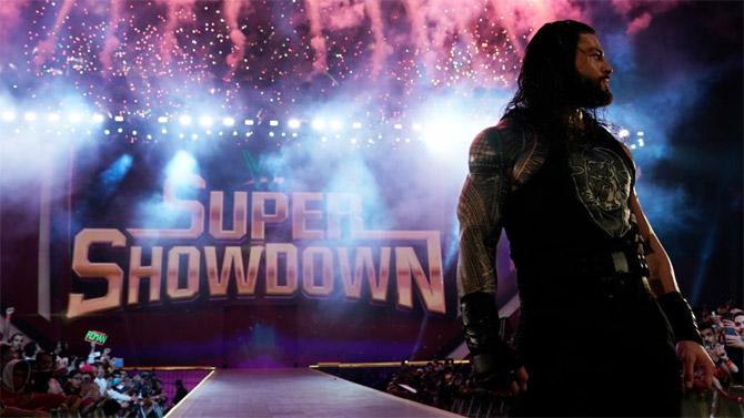 Roman Reigns then hit Baron Corbin with 2 Superman punches and then with a chain wrapped around his wrist, Reigns hit a devastating third Superman punch to take out Corbin and win the match.