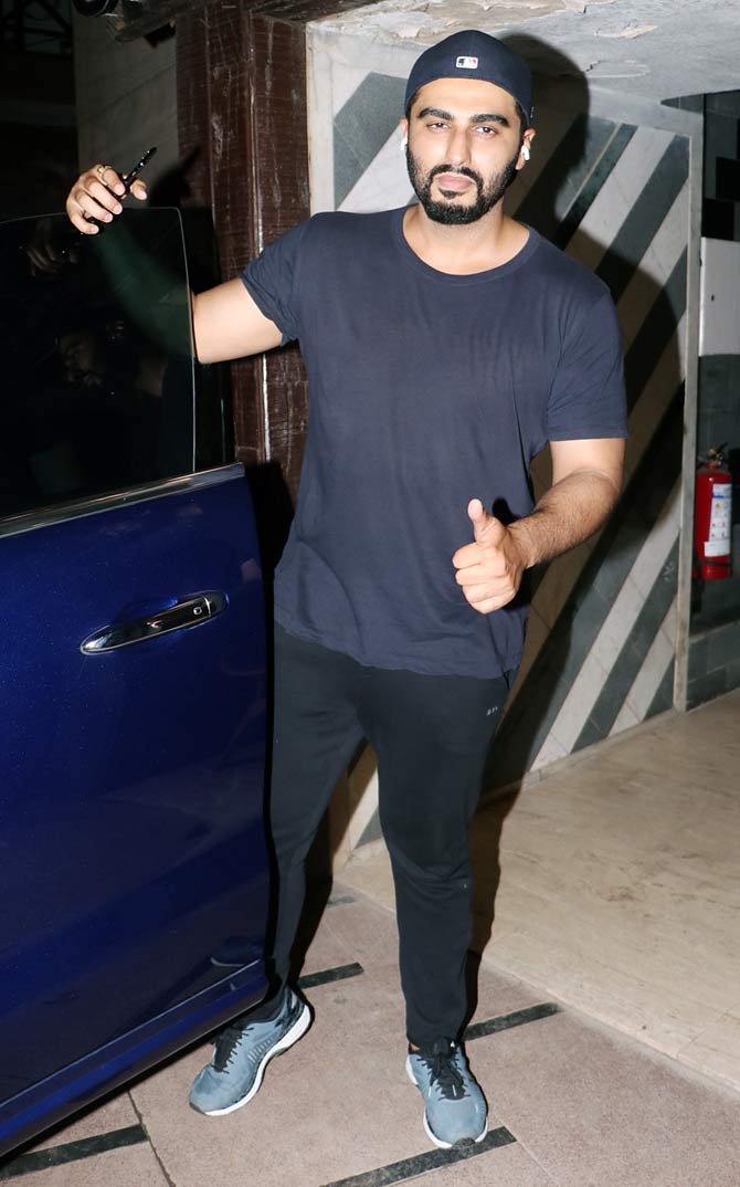 Arjun Kapoor was clicked in Juhu, Mumbai. On the work front, the actor will be next seen in Sandeep Aur Pinky Faraar and Chale Chalo. All pictures/Yogen Shah and Pallav Paliwal
