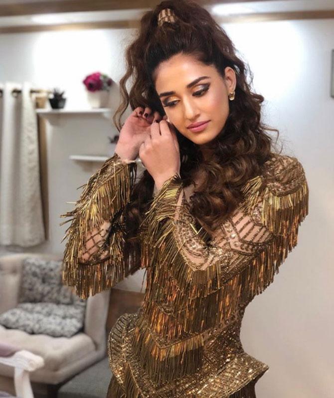 Namrata also said her career in hair and makeup was something which happened by chance. She was in a boarding school for six years where they weren't allowed to go out to cut their hair. Namrata used to cut her friends' hair for fun and enjoyed it!