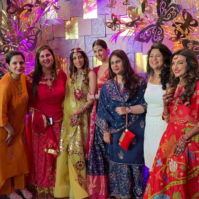 If you thought Karisma Kapoor stole the show at Armaan Jain and Anissa Malhotra's Mehendi ceremony with her ravishing pictures on social media, which she actually did, it was the big-fat wedding celebration that grabbed everyone's eyeballs.
In picture: Anissa Malhotra with sister Akanksha and other guests at the sangeet ceremony.
