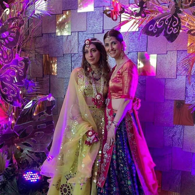 Armaan Jain and Anissa Malhotra's Mehendi ceremony was a star-studded affair where everyone dressed as if it was no less than a red-carpet event. Well, every family function calls for red-carpet preparations, don't they?
In picture: Anissa Malhotra with sister Akanksha Malhotra at the sangeet.