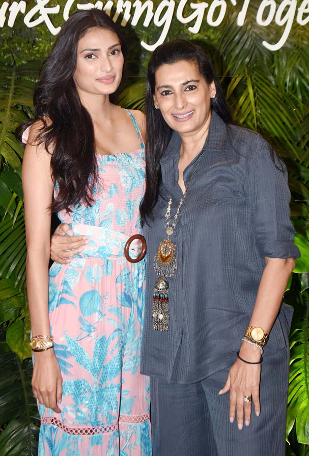 Mana Shetty hosted a charity exhibition Araaish by her NGO - Save The Children India which had her actor-hubby Suniel Shetty, daughter Athiya Shetty, son Ahan Shetty and a few celebs in attendance. (All photos/Yogen Shah)