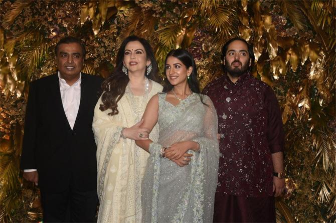 Mukesh and Nita Ambani's youngest son, Anant Ambani opted for a maroon kurta which he paired with a printed Nehru jacket in matching colours. Anant Ambani complimented his traditional outfit with a pair of white pyjamas and casual shoes, as she sported a rough look.