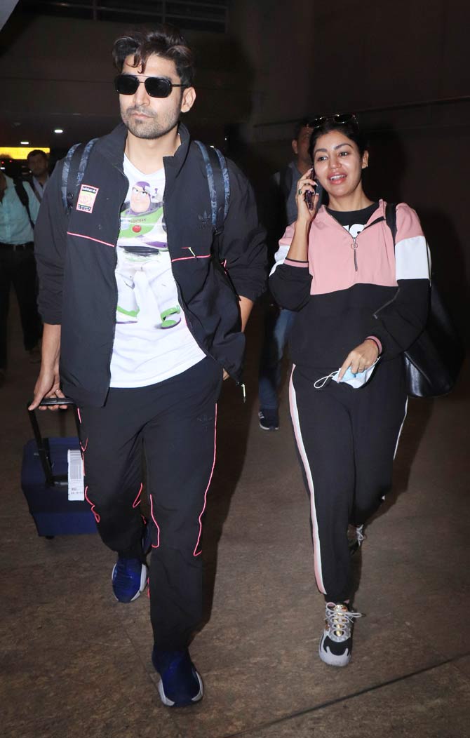 Gurmeet Choudhary and wife Debina Bonnerjee were also spotted at Mumbai airport. While Debina was busy on the phone, Gurmeet seemed to be not really interested in getting clicked by paparazzi.