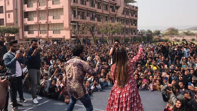 Kartik Aaryan and Sara Ali Khan were at a college in Jaipur for the promotional event of Love Aaj Kal. All pictures/Pallav Paliwal