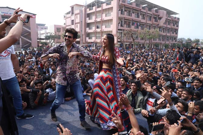 Ahead of Valentine's Day, actor Kartik Aaryan went down memory lane and recounted a few mushy moments from his days as a teenager. The actor said, 