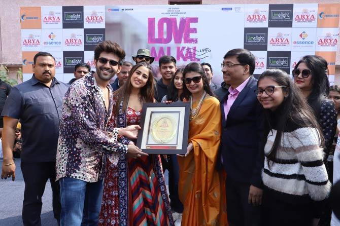 On the work front, Kartik Aaryan is gearing up for the release of Imitiaz Ali's Love Aaj Kal on Valentine's Day. The film also stars Sara Ali Khan.