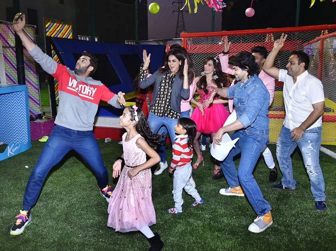 Riteish Deshmukh Genelia Deshmukh Rahyl Deshmukh Riaan Deshmukh Surveen Chawla Jay Bhanushali Mahhi Vij Hussain Kuwajerwala Tina Kuwajerwala Shabbir Ahluwalia Kanchi Kaul And Manish Paul Attended Sharad Kelkar And Wife Kirti S Sharad kelkar is a 44 year old indian actor. riteish deshmukh genelia deshmukh