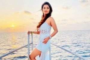 Adaa Khan's Maldives pictures will give you major vacay vibes!