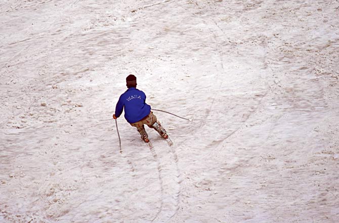 An instructor skiing at Auli, Uttarakhand. Pic/Getty Images