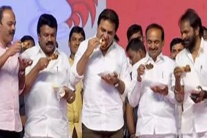 Telangana ministers eat chicken to dispel rumours about coronavirus