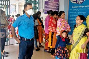 Coronavirus: India cancels existing visas for Chinese and foreigners