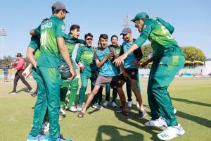 Pakistan beat Afghanistan by 6 wickets, set up semifinal clash with IND
