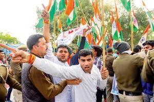 Now, mob march to Jamia shouting 'goli maaro...'