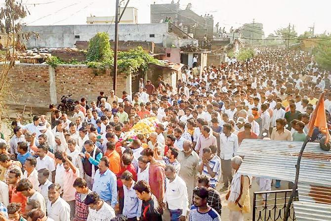 Hinganghat residents blocked highways on Monday following the woman’s death. PIC/PTI