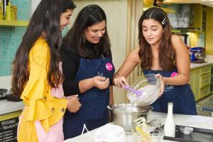 Alia Bhatt turns chef for a fan; bakes the cake and eats it too!
