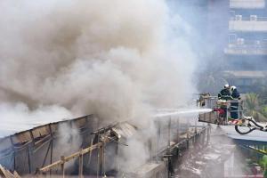 Mumbai: 100 firefighters battle blaze in Andheri building
