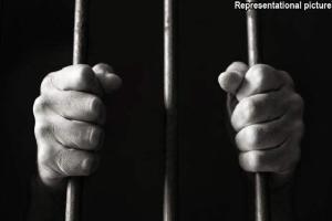 Slain cop's hubby wants trial shifted