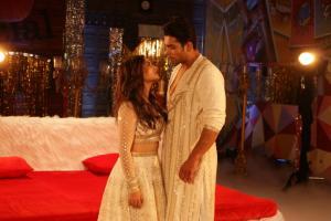 Sidharth Shukla, Rashami Desai's sensuous dance leaves netizens amused