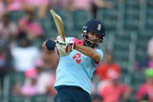England beat South Africa by two wickets to square series