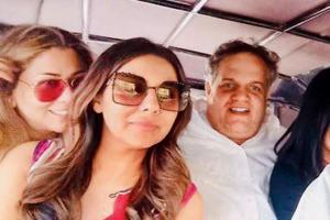 Gauri Khan, Maheep Kapoor and gang's auto ride in Jaisalmer