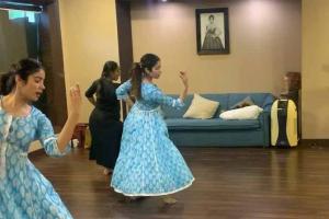 Janhvi Kapoor reminds us of Sridevi as she dances on Tose Naina Laage