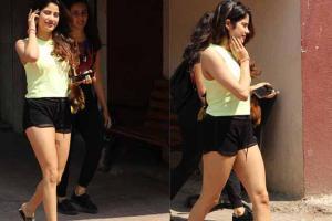 Janhvi Kapoor was all smiles post her work out in Bandra