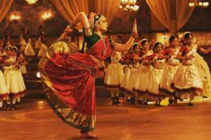 Thalaivi: Kangana Ranaut looks breathtaking in the new still