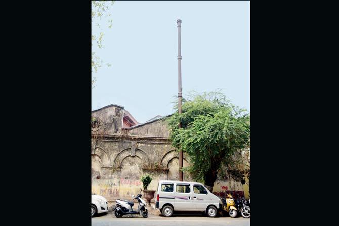 Gas lamps, like this one at Hindmata Junction, stood at over 17 feet. The top portion can be spotted in the opening credits of RK Films and Nav Ketan Films