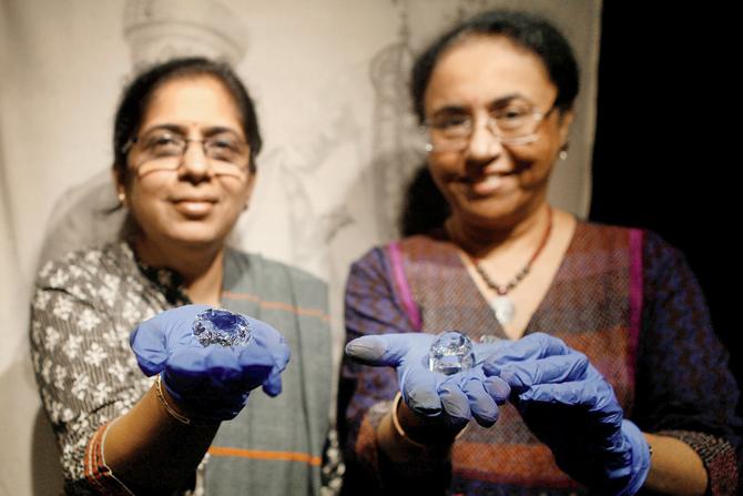 Manisha Nene left with the Koh-i-Noor and Usha Balakrishnan with the Orlov. PICS/ASHISH Raje