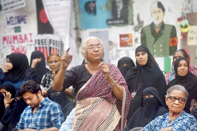 Activist Medha Patkar attended the Mumbai Bagh protest on Tuesday. PIC/ATUL KAMBLE