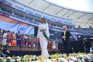  White jumpsuit and green sash, Melania Trump pays tribute to Indian te