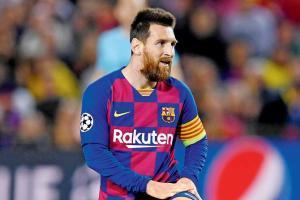 Lionel Messi fumes as Barcelona director blames team for coach's exit