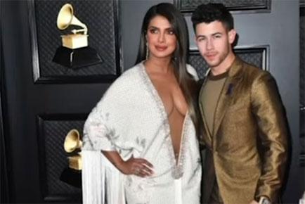  Priyanka Chopra-Jonas' mom Madhu Chopra reacts to her Grammy's dress