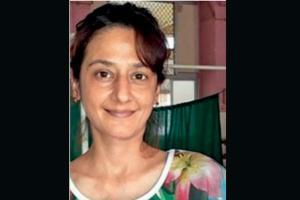 Salman Khan's co star Pooja Dadwal's back