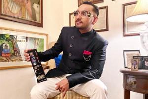 Raja Mukherjee wins BIG, honoured as The Most Stylist Emcee of India