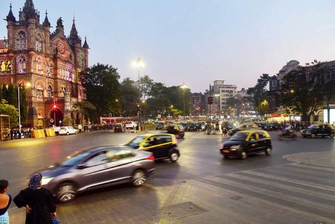 CSMT junction will also get the Punishing Signal. PIC/SURESH KARKERA