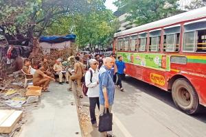 Mumbai: Office makes way for a drain, TMT staff works in the sun